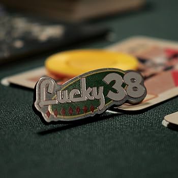 Amazon.com: Fallout New Vegas Lucky Set 38 Metal Casino Set